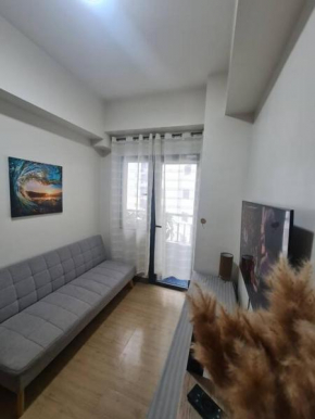 Paranaque City Chic Corner Condo Retreat